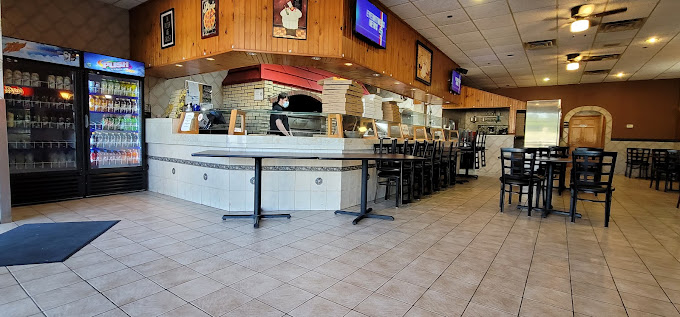 Dining room at Mondo Pizza, Randolph, New Jersey